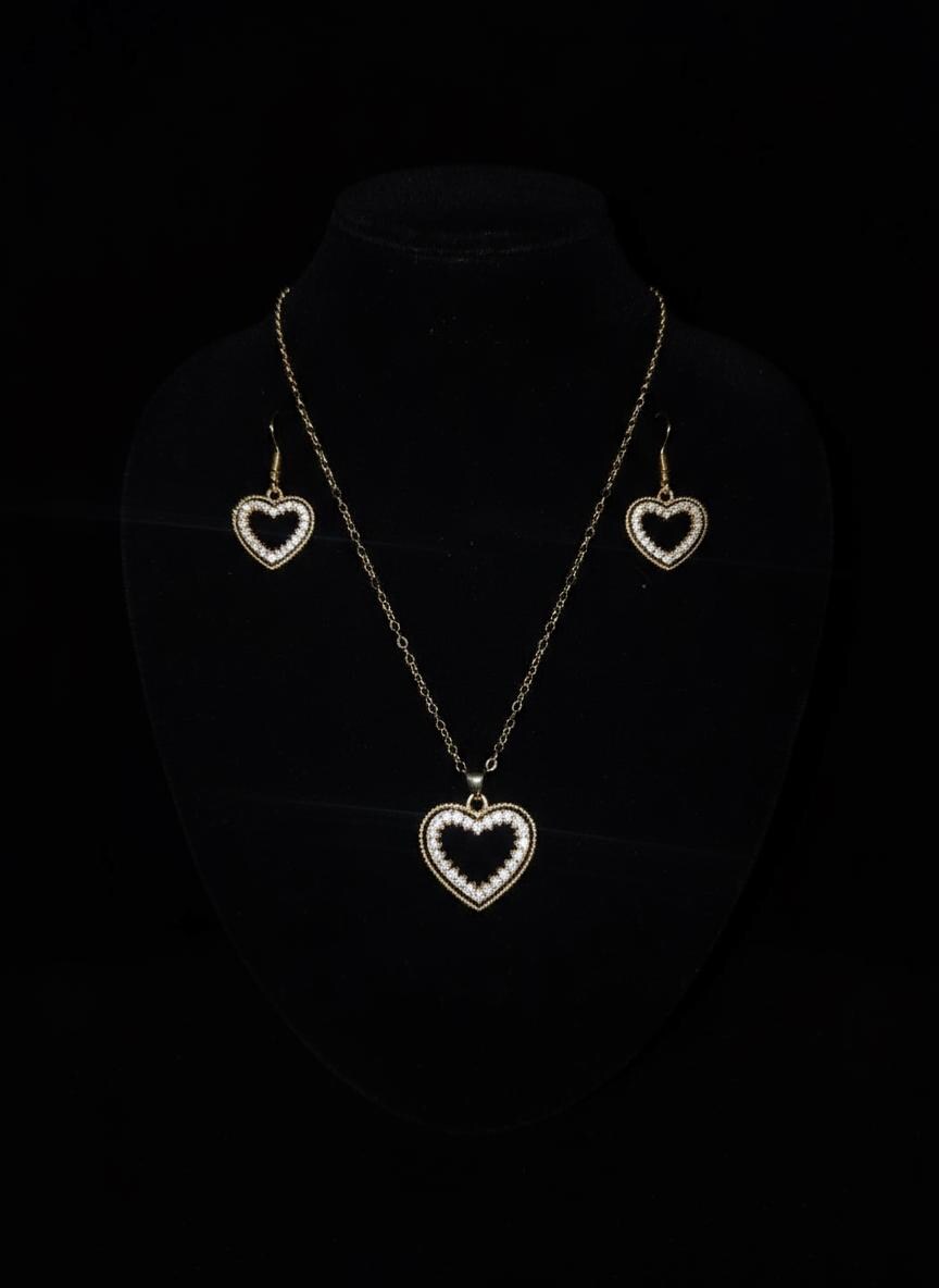 Elegant Heart-Shaped Jewelry Set with Sparkling Earrings